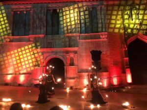 Iluminación de fachadas y sincronismo de sonido