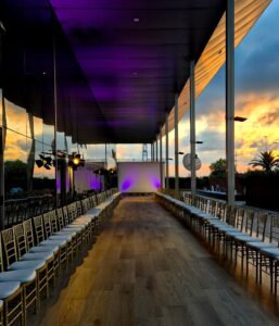 Producción audiovisual para evento de moda con pantalla LED y traducción simultánea